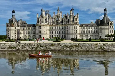 Loire Valley Fairytale: Chenonceau, Chambord & Wine Tour from Paris