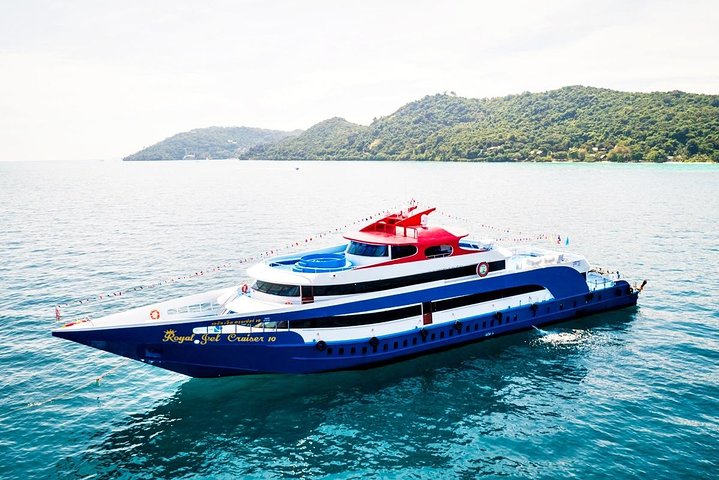 Discover Paradise: Phi Phi Islands Big Boat Tour with Lunch!