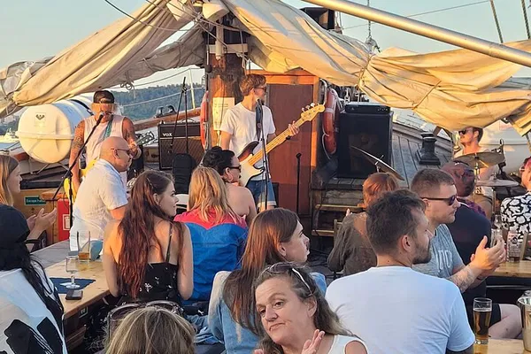 Oslo Fjord Rock Cruise: Shrimp Buffet & Live Music!
