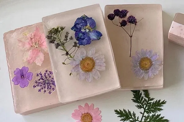 Paris Soap Workshop: Craft Floral Soap!