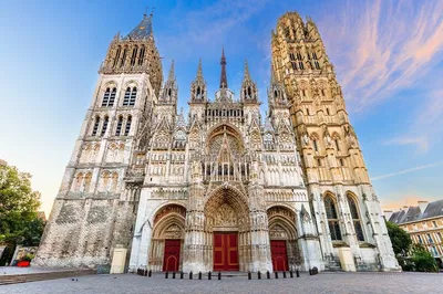 Brussels to Le Havre: Luxurious Private Transfer with Rouen Stopover