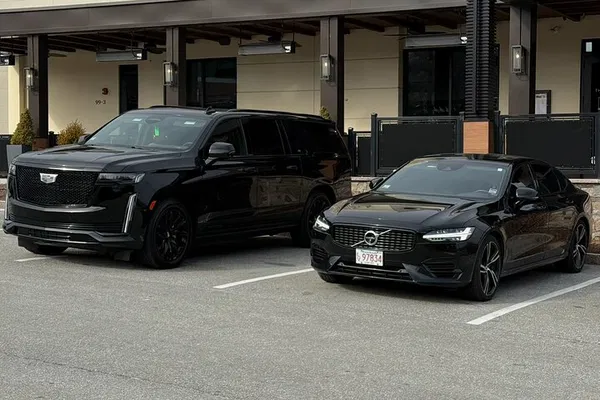 Boston Airport Transfer: Private First-Class Ride