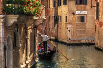 Venice Unveiled: Gondola Serenade & Doge's Palace Secrets