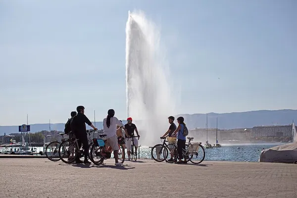 Geneva Bike Tour: See Top Sights in 3 Hours!
