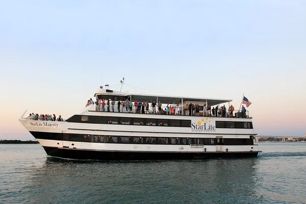 Clearwater Bay Midday Party: Yacht Cruise with Live Music!