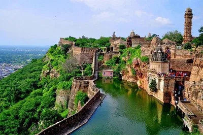 Unveiling Rajasthan's Royal Heritage: An 8-Day Forts, Palaces & Stepped Wells Tour