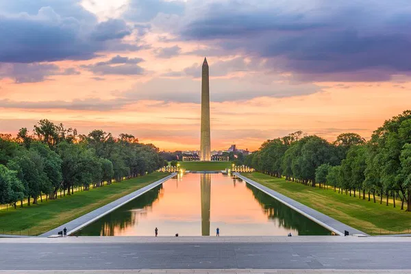 Uncover DC's Monuments: Small Group Walking Tour with a Historian