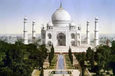 Spiritual Journey: Mathura, Vrindavan & Taj Mahal Day Trip from Delhi