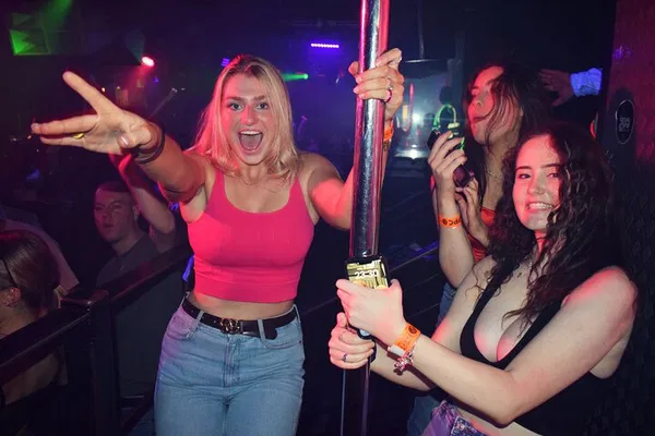 London's Ultimate Club Crawl: 4 Clubs, Free Shots, Unbeatable Deals!