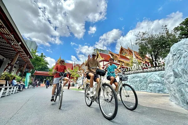 Explore Bangkok's Backstreets: A Temple Bike Tour Adventure