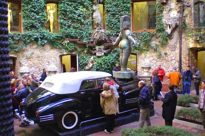 Dalí's World: Private Costa Brava Tour from Barcelona