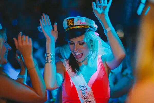 York Boat Party: DJ, Drinks & River Cruise Fun!