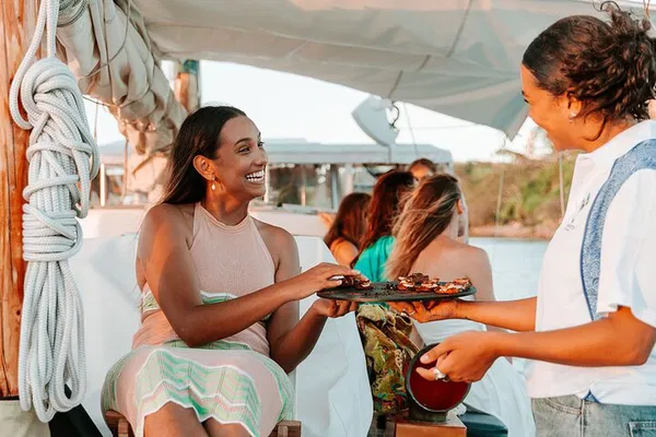 Mooloolaba Bushtucker Cruise: Indulge in Indigenous Culture & Gourmet Delights