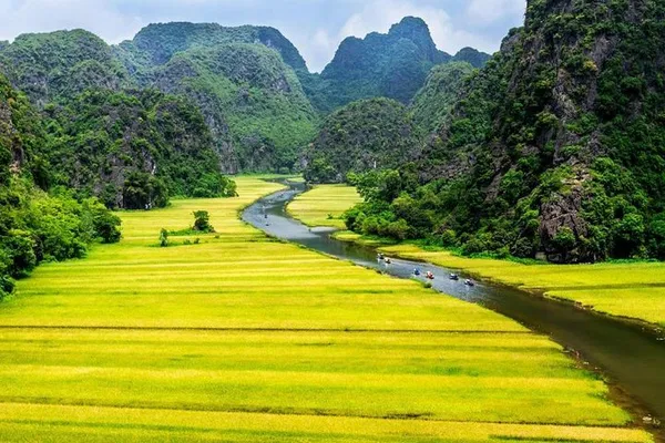 Hoa Lu, Tam Coc & Mua Cave: A Ninh Binh Day Trip Adventure