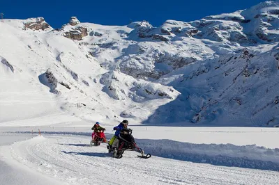 Zurich to Titlis: Snowmobile & Alpine Adventure Day Trip!