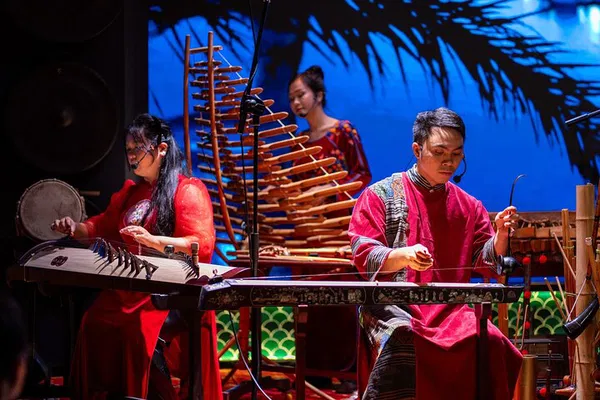 Vietnam Show & Dinner: Taste Culture in Ho Chi Minh City