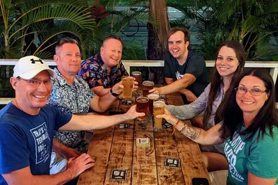 Aloha Pub Crawl: Waikiki's Sips, Secrets, and Island History