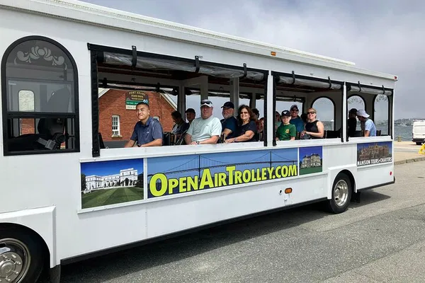 Newport Trolley Tour: Mansions, History & Ocean Views