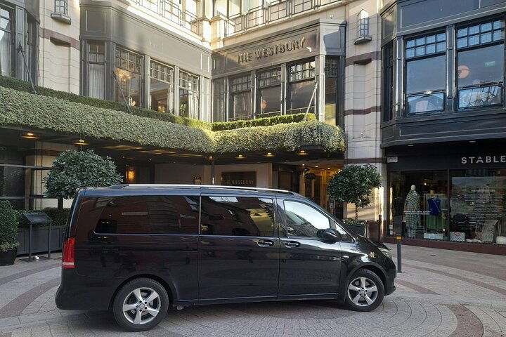 Dublin Airport: Luxury Private Transfer