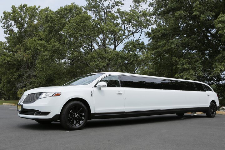 NYC Luxury Departure: Stress-Free Airport Transfers in Style