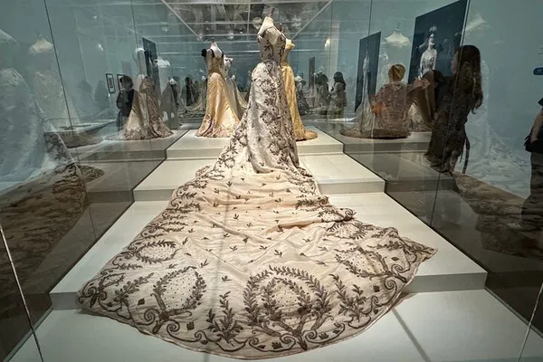Paris Fashion History: Private Worth Exhibition Tour