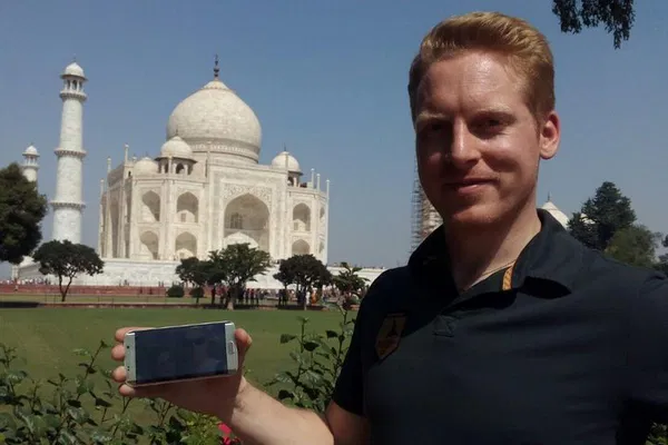 Witness the Taj Mahal at Sunrise: A Luxurious Private Car Experience from Delhi