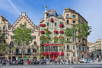 Uncover Barcelona's Gems: A Personalized Full-Day Tour