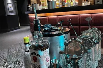 Shake It Up: Bristol's Ultimate Cocktail Creation Experience!