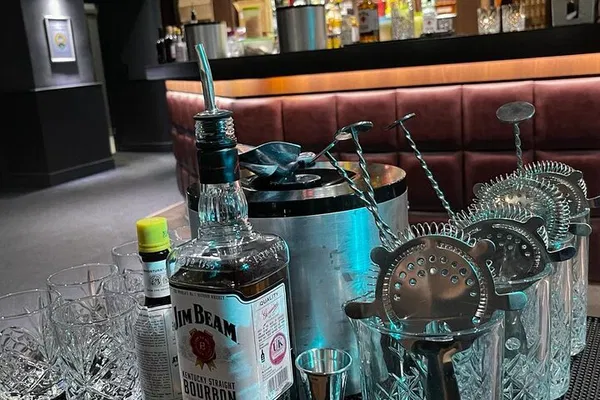 Shake It Up: Bristol's Ultimate Cocktail Creation Experience!