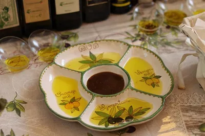 Sorrento Olive Oil Tasting: Unveiling Culinary Traditions