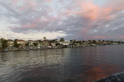 Tampa Bay's Celebrity Home Cruise: See Stars' Waterfront Mansions!