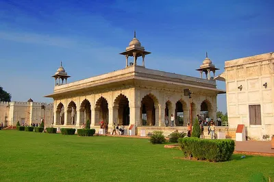 Unveiling Mughal Grandeur: A Private Red Fort Expedition