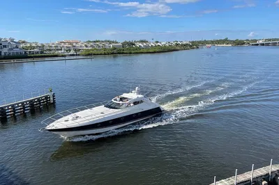 Palm Beach Luxury Yacht Experience: Cruise in Style!