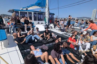 Barcelona Cruise: Skyline Views, Drinks & Music!