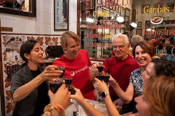 Madrid: Tapas, Drinks & Stories Night Food Tour