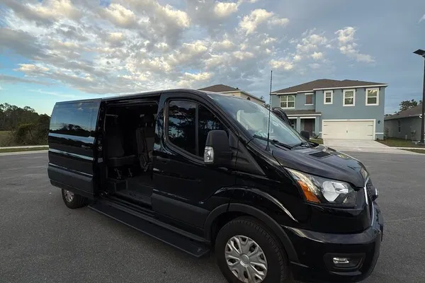 Luxury MCO Transfer: Disney & Universal (Up to 9)