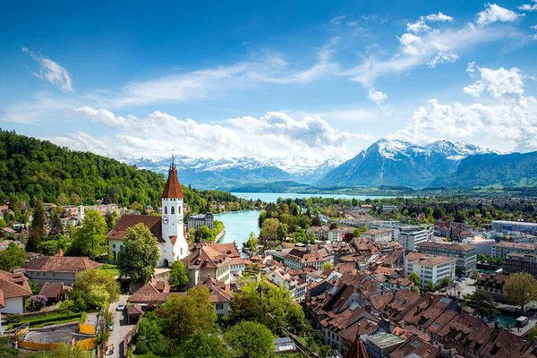 Lucerne: Fairytale Thun, Caves & Cheese Day Trip