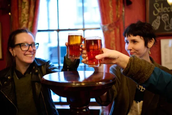 London Pub Tour: History, Food & Drinks