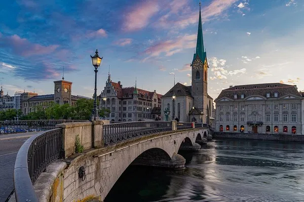 Explore Zurich: Old Town, Lake Cruise & Lindt Chocolate Paradise!