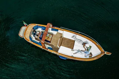Luxury on Lake Como: Private Boat Tour with Prosecco