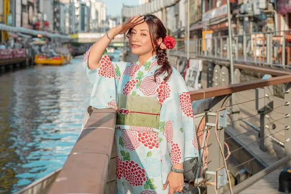 Osaka Yukata Rental: Dress Up & FREE Gift!