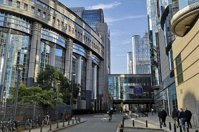 Brussels' EU Quarter & Atomium: A Personalized Exploration