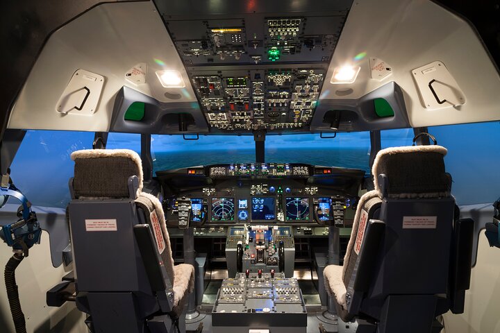 Take the Controls: High-Speed Flight Simulator Experience in Turin