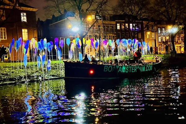 Amsterdam Light Fest: Open Boat Cruise & Mulled Wine