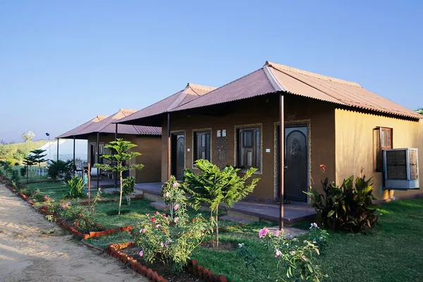 Pushkar Camel Safari: Camp Stay, Dinner & Ride