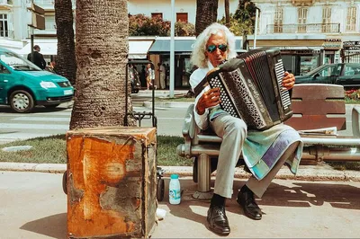 Cannes Couples' Escape: A Romantic Walking Tour Through History