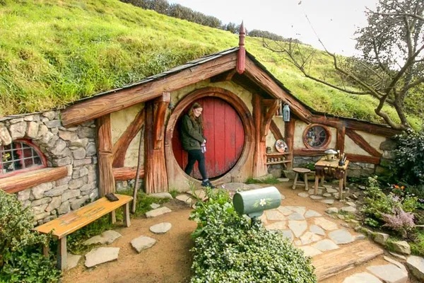 Auckland to Hobbiton: Small-Group Movie Magic with Marquee Lunch