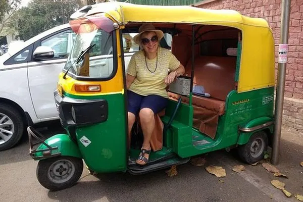 Sunrise Taj Mahal & Agra Fort: A Tuk-Tuk Adventure Through Mughal History