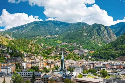 Andorra & France Day Trip: Pyrenees Adventure from Barcelona