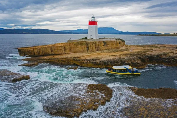 Hobart Cruise to Iron Pot Lighthouse: Coastal Views